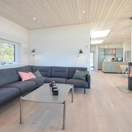 Three-bedroom In Holiday home *