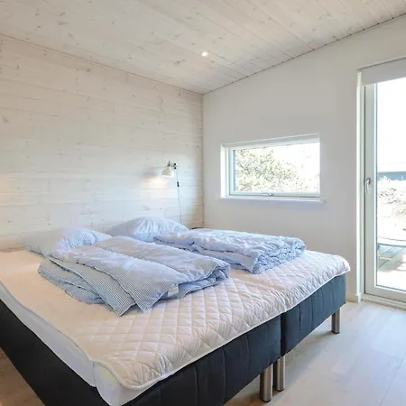 Three-bedroom In Holiday home *