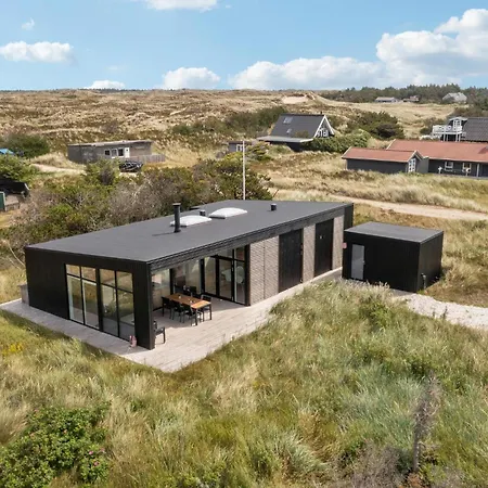 Three-bedroom In Holiday home