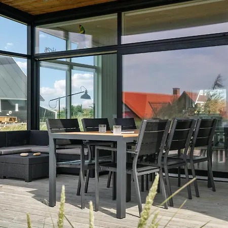 Three-bedroom In Holiday home *
